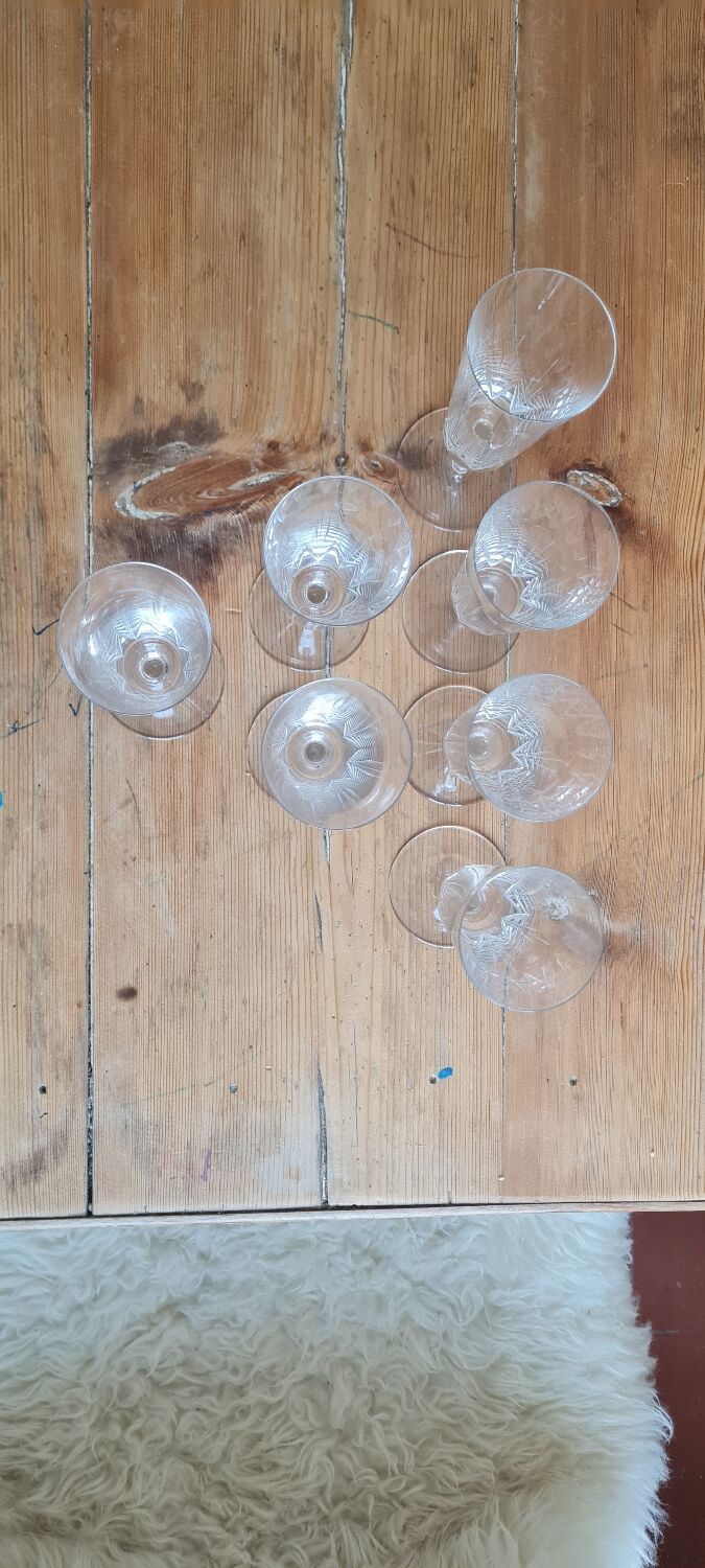 Chiseled crystal champagne flutes