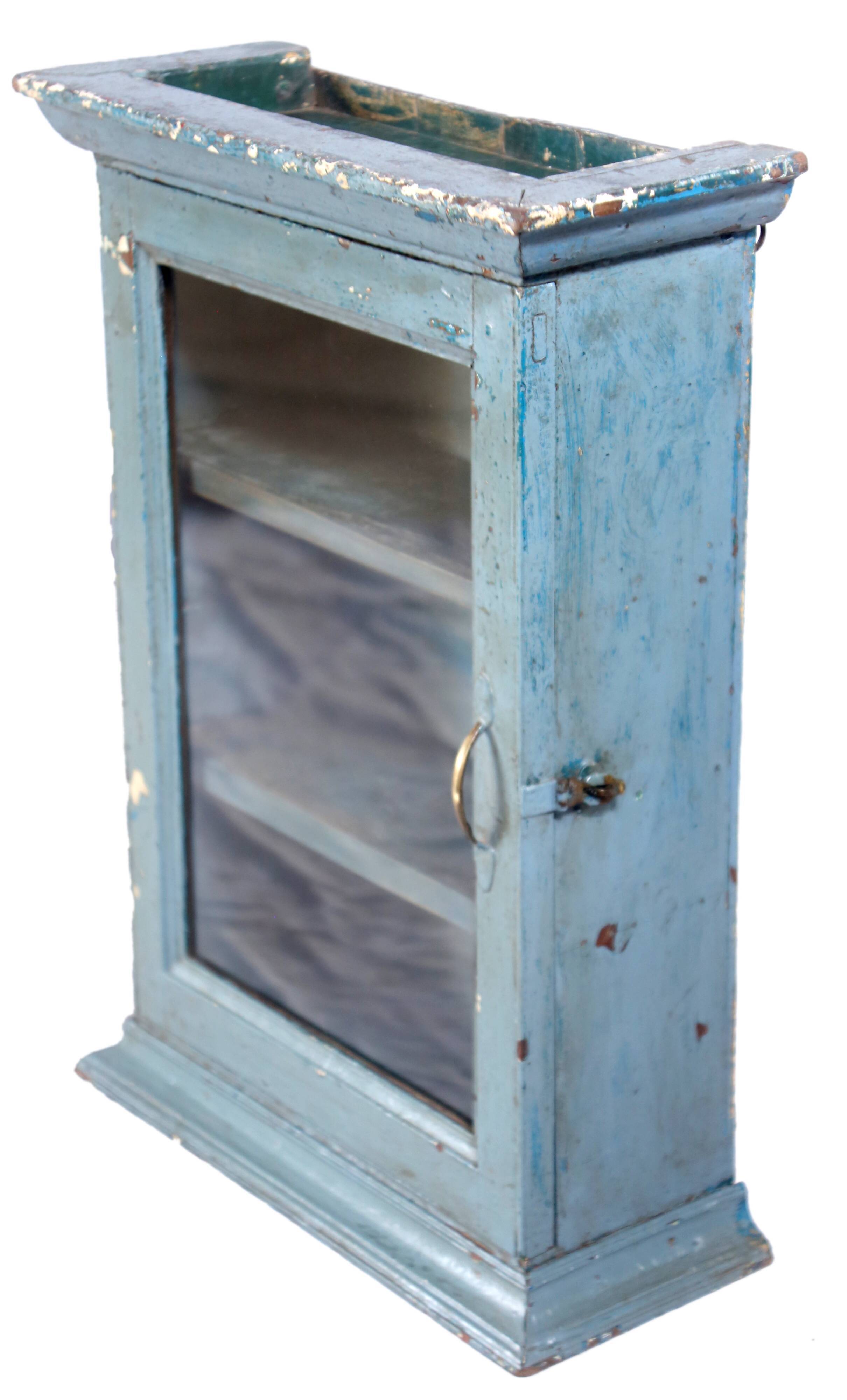 Etagère vitrine murale en teck birman ancien