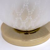 Paire de lampes de table boule en laiton et verre de Murano, style italien moderne du milieu du siècle