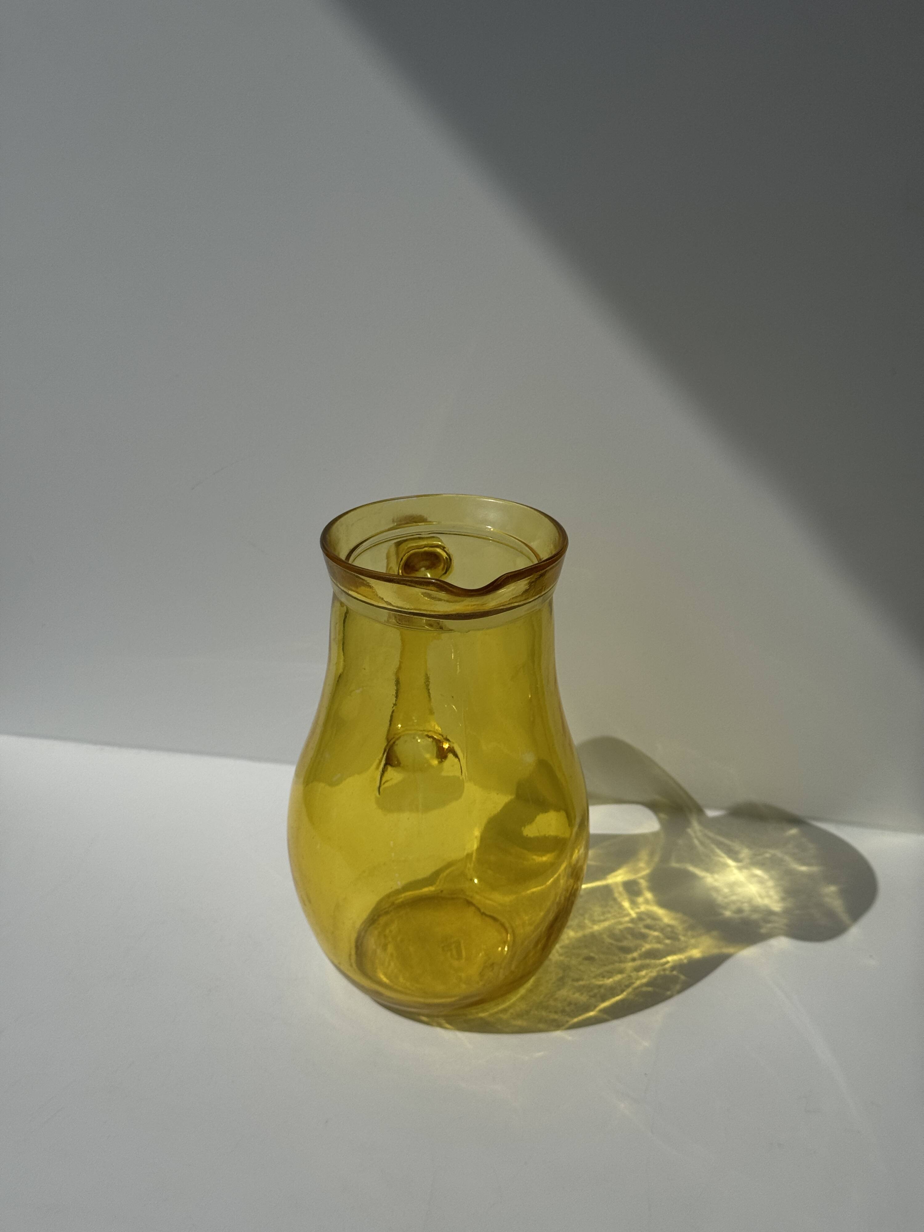 Vintage yellow glass pitcher H20.5