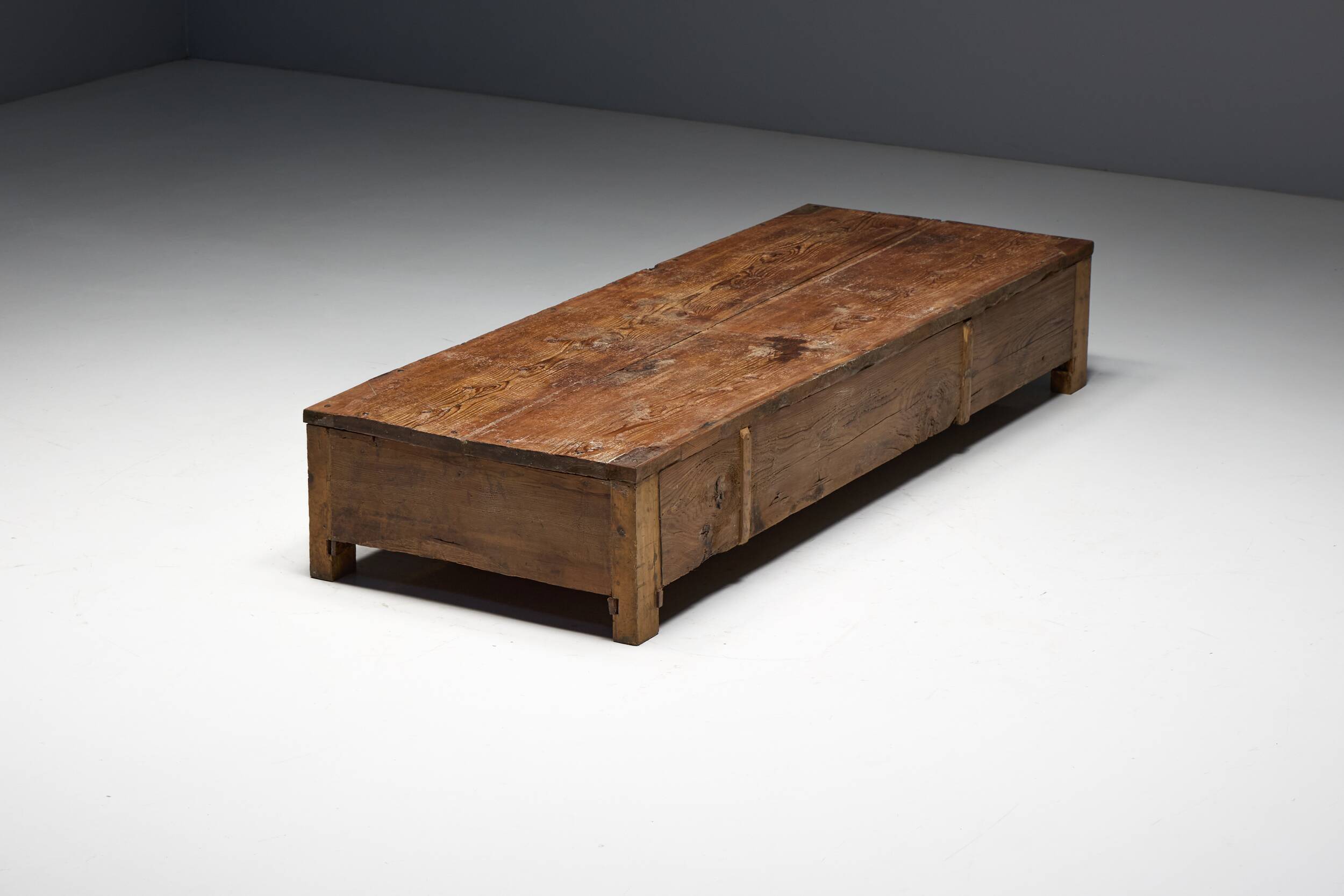 Table basse rustique vernaculaire, France, 20e siècle