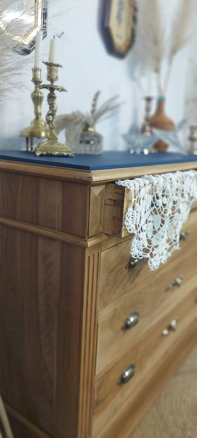 Old chest of drawers