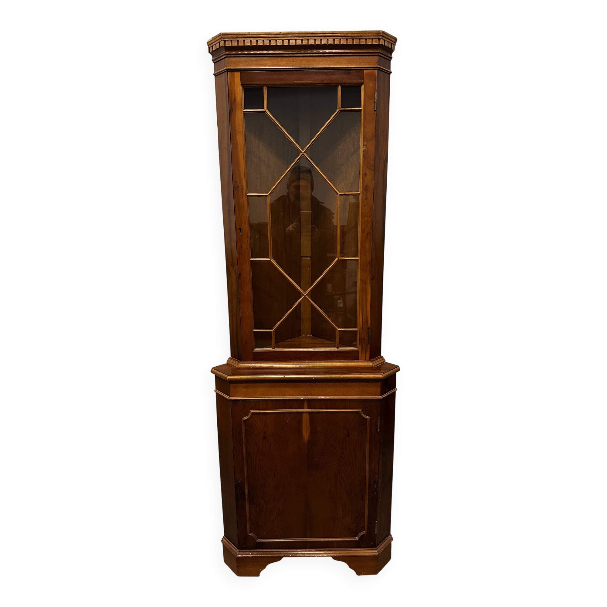 Meuble Vitrine d’encoignure en merisier XX e s