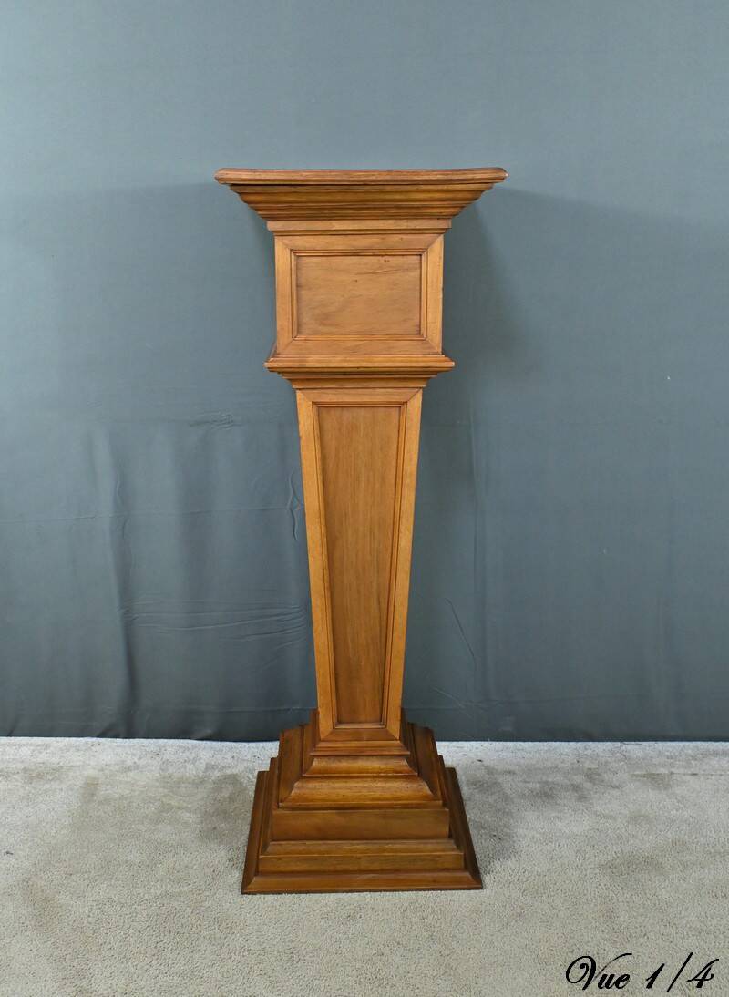 Important walnut column gain – Early 20th century