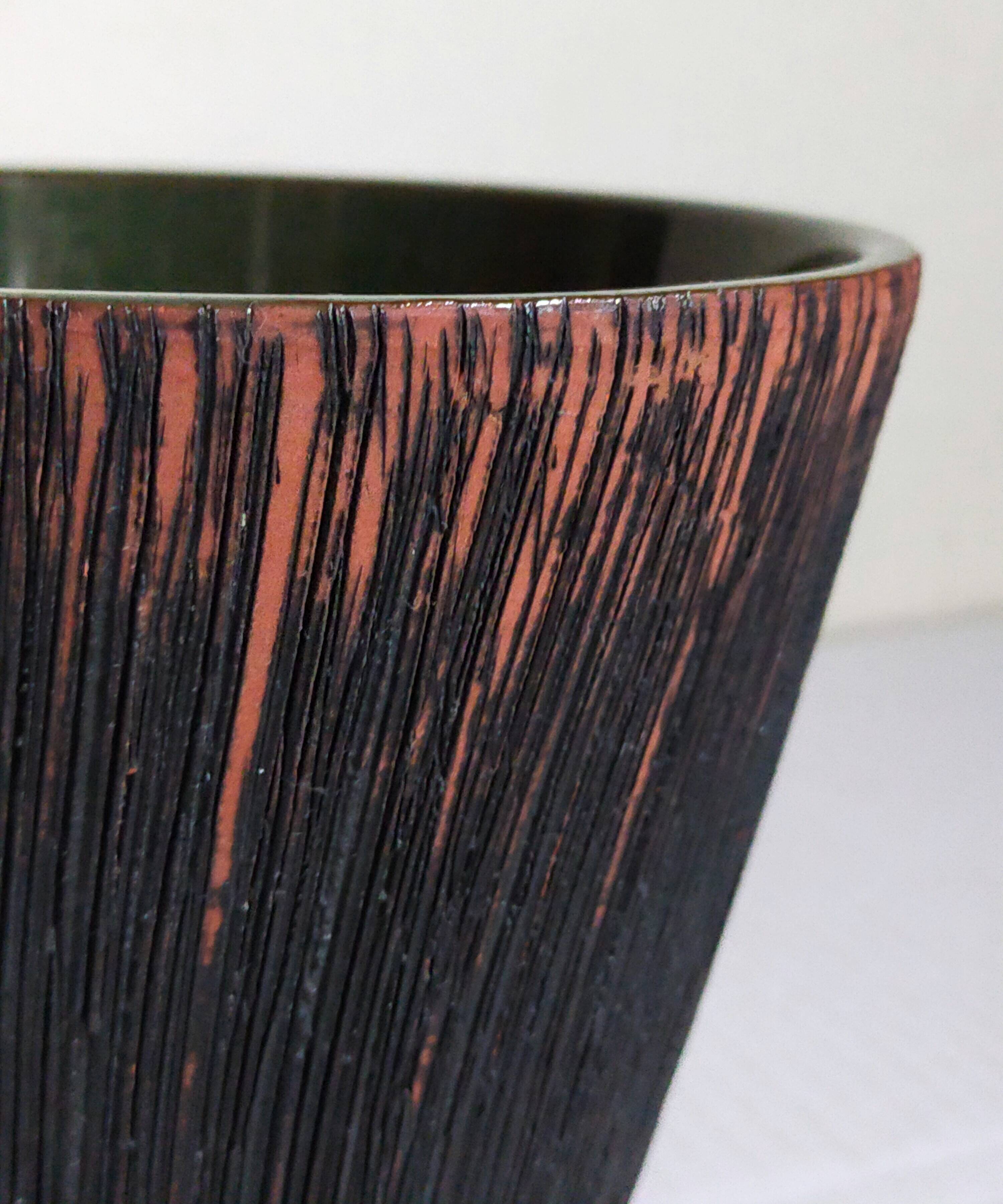 Enameled earthenware pot from the 1950s