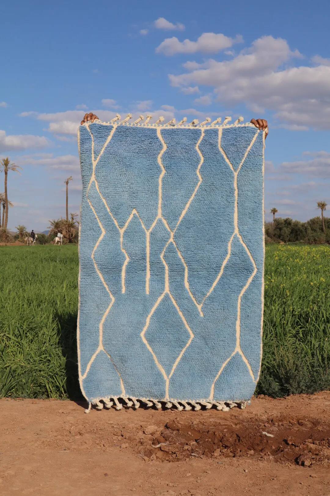 Beni Ouarain Berber rug in glacier blue with relief patterns - 152 x 100 cm