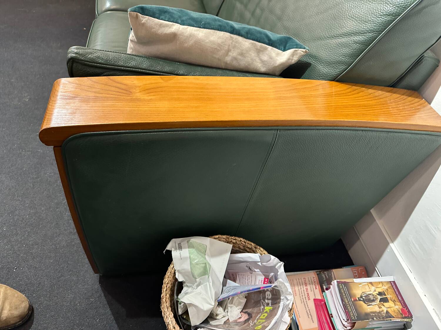 Leather canapé in Art Deco style designed by Jacques Leleu.