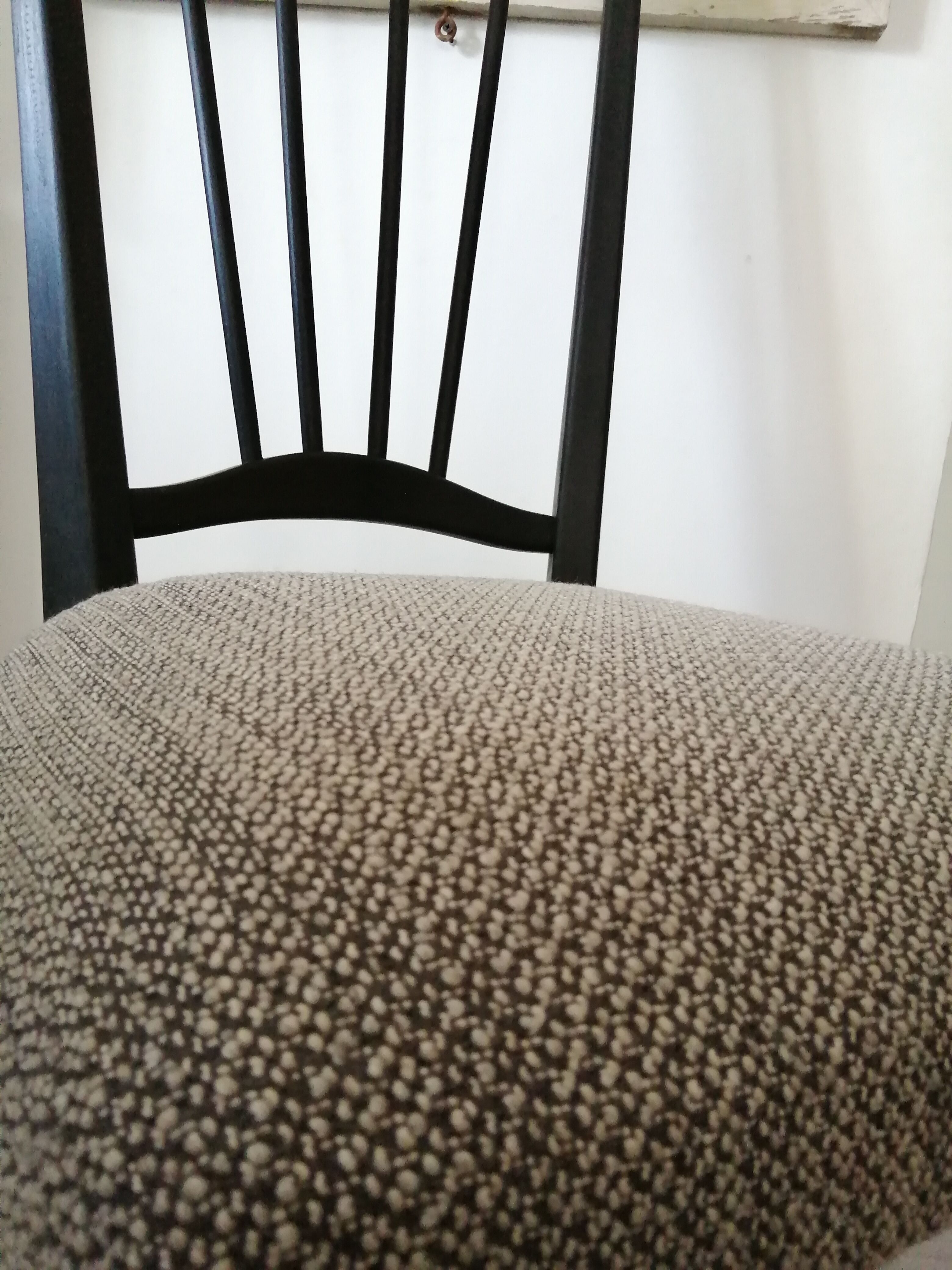 Lot 2 chairs wood fabric