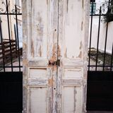 Double portes d'entrée anciennes