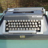 Typewriter in very good condition revised japy inter with his satchel