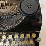Former Royal Junior Mechanical typewriter