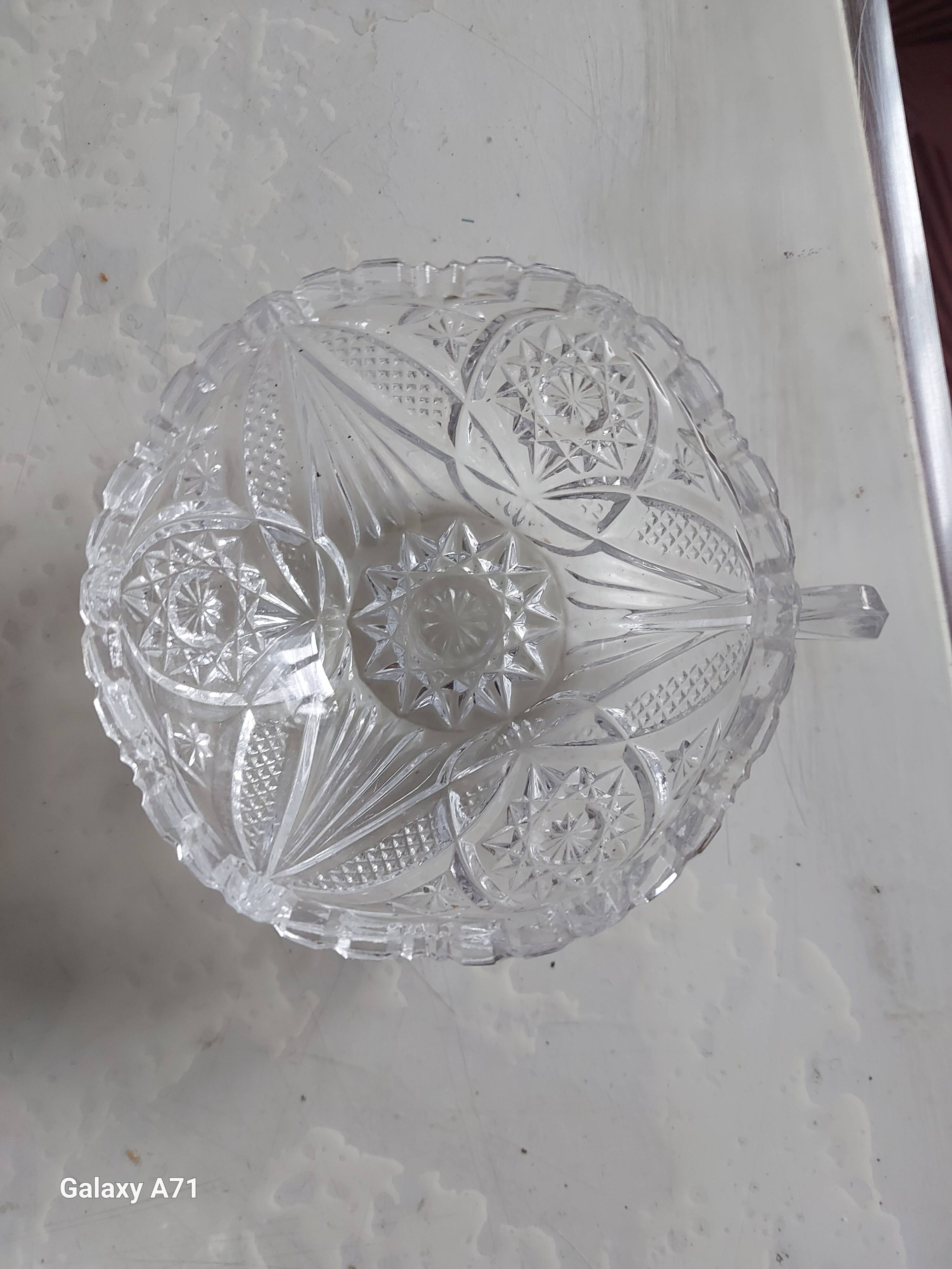 Sangria or fruit service in glass or moulded crystal.