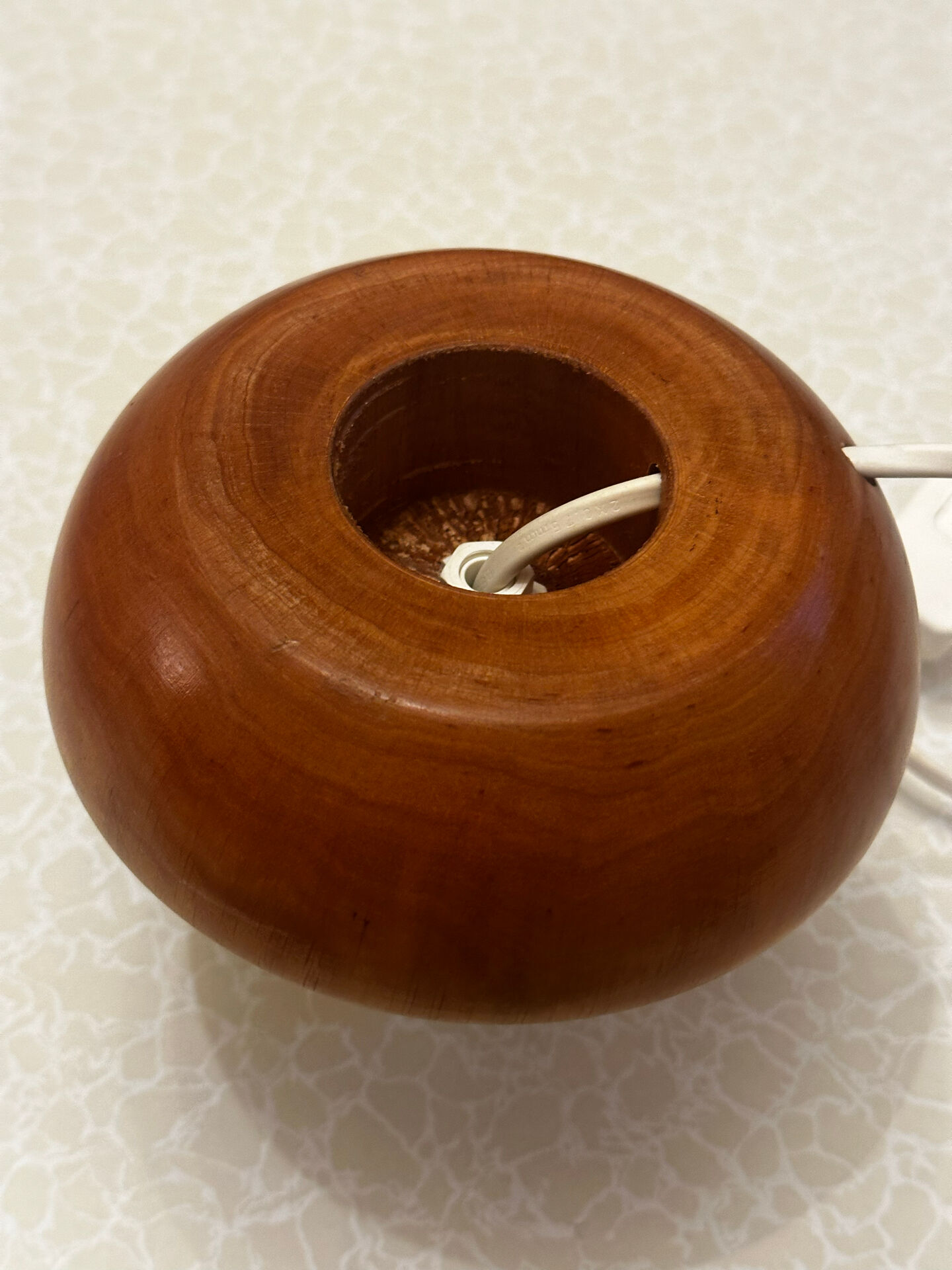 Petite lampe de table en bois massif tourné – années 80