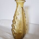 Vase en verre moulé jaune décor Art Déco