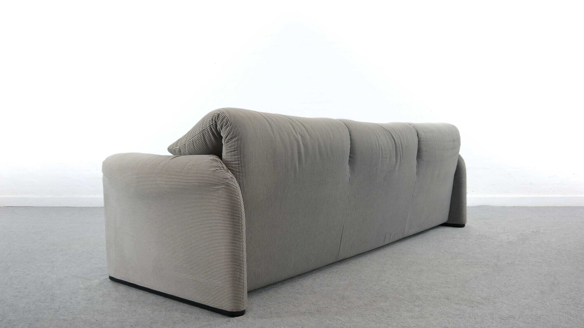 Cassina Maralunga 3-Seater Sofa by Vico Magistretti in grey striped fabrics