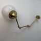 Ancienne lampe potence en laiton et opaline