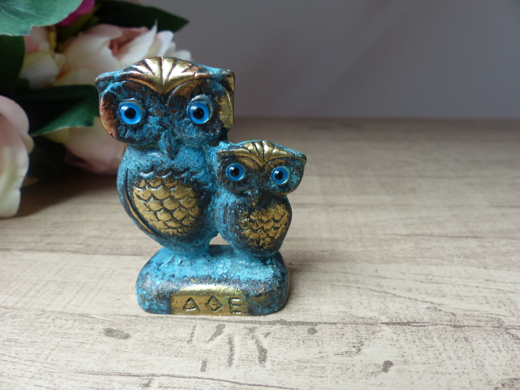 Figure couple two owls of wisdom Greek sculpture