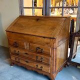Secretary, sloped desk in walnut, 18th century ☐ 97.5 x 62 cm