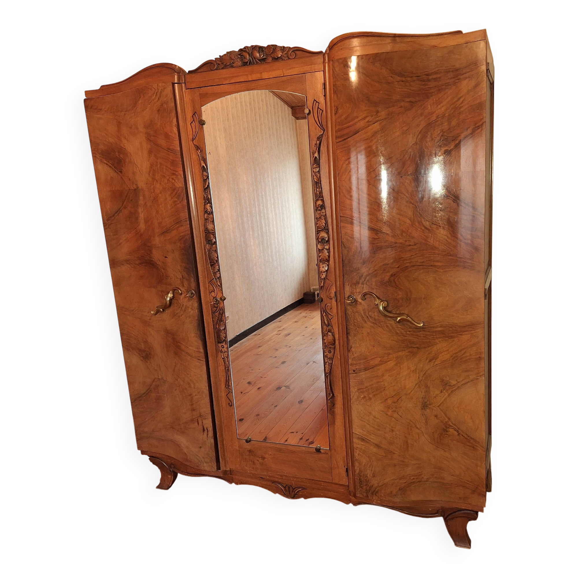 3-door wardrobe with walnut burl decoration