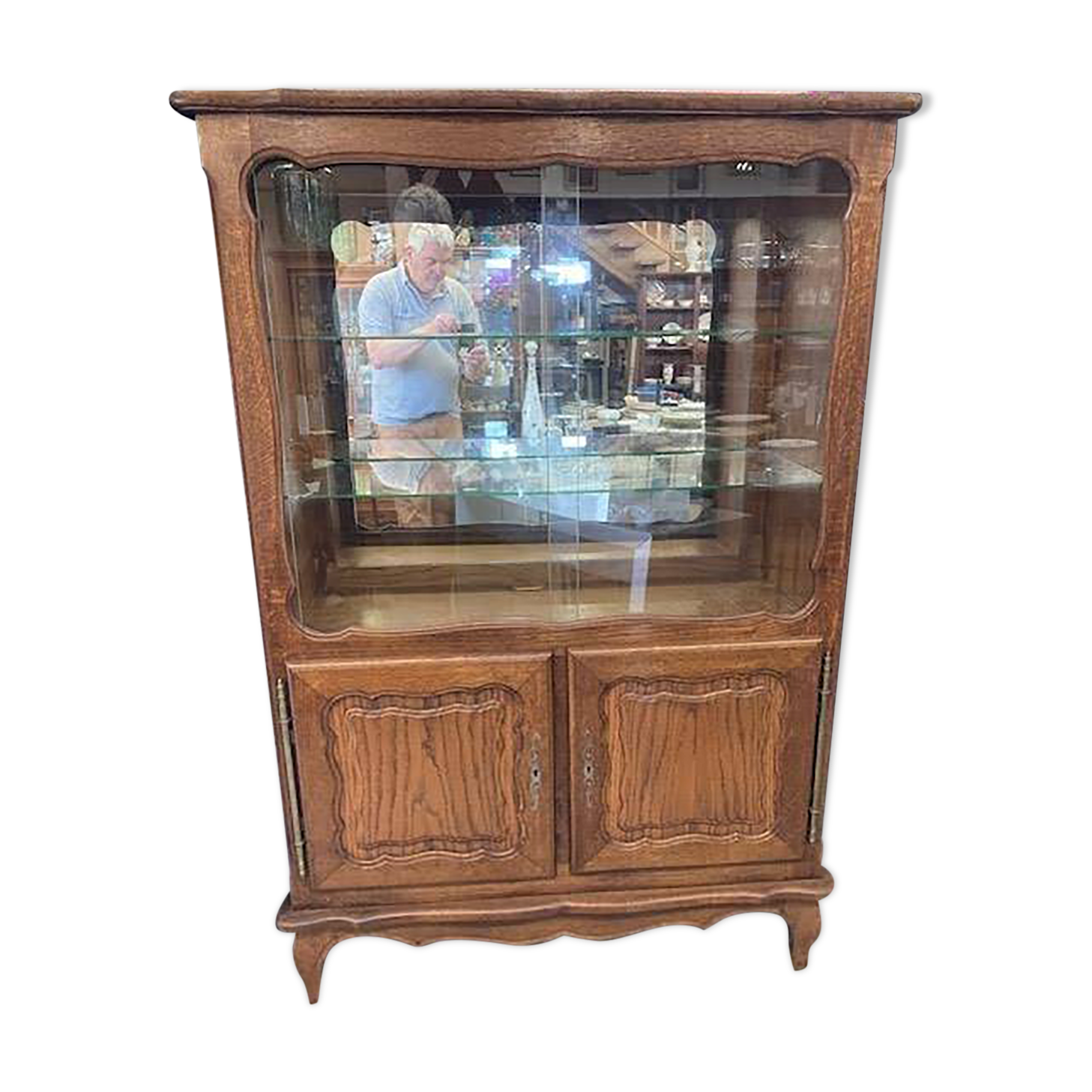 Display cabinet with 2 sliding doors