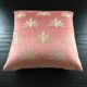 Coussin rose brodé palmiers