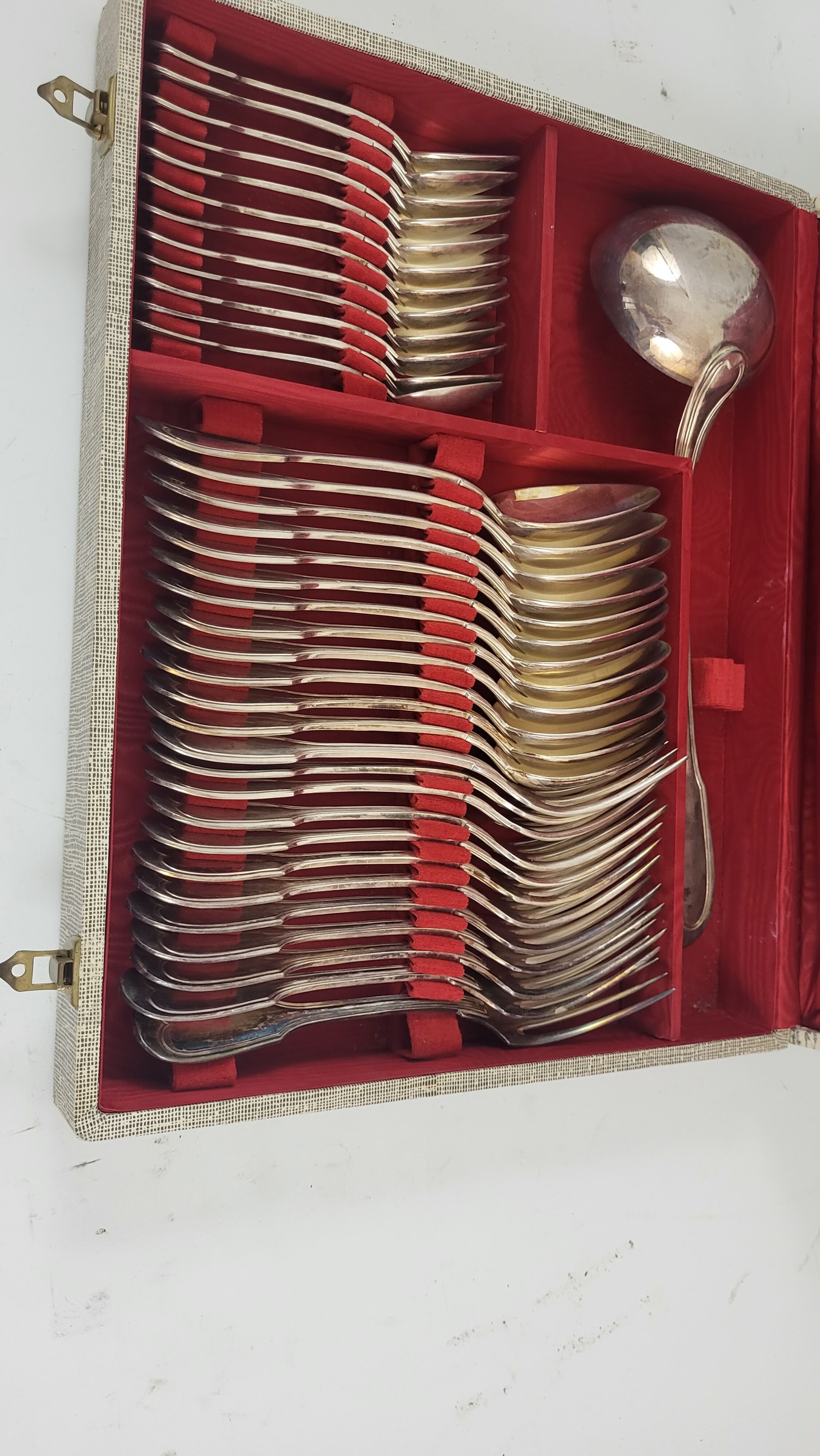Ménagère en métal argenté 37 pièces