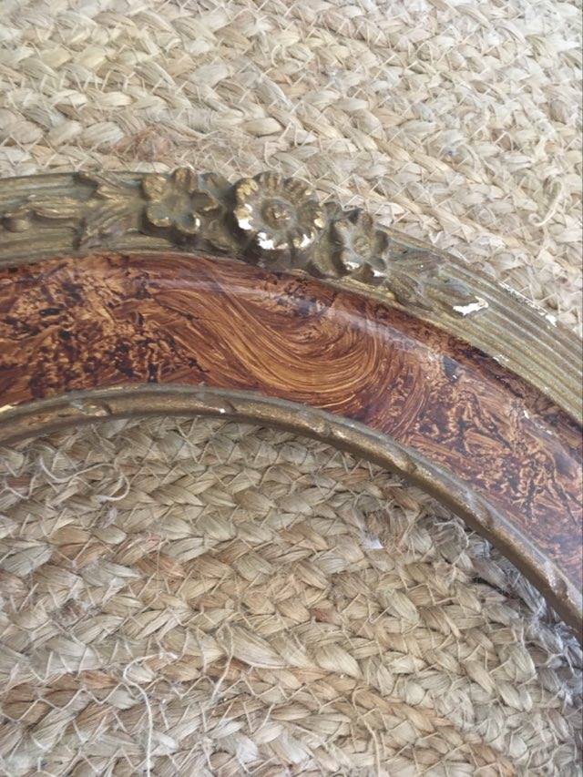 Oval frame in wood and gilded stucco