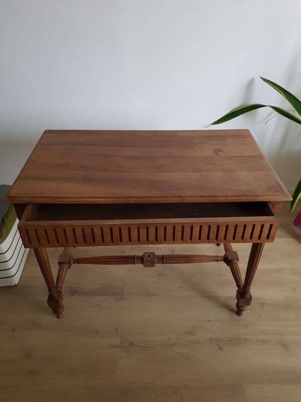 Serving table