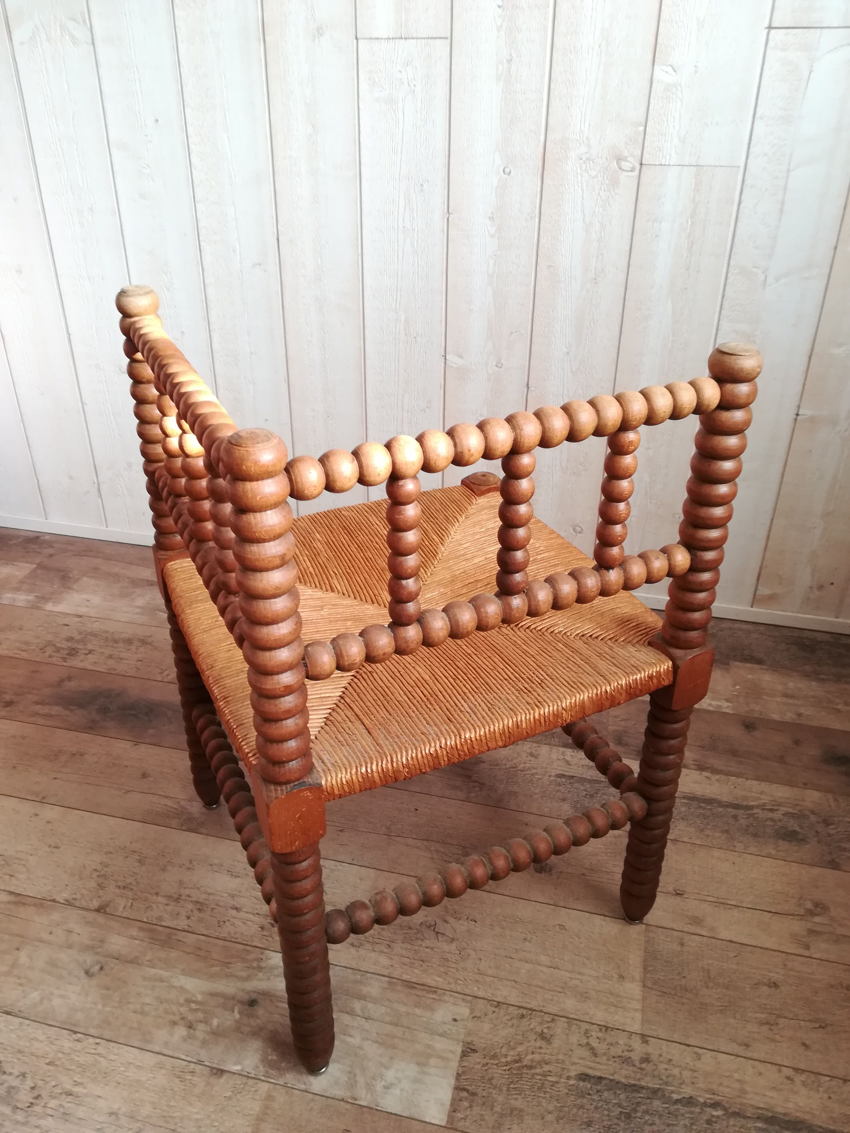 Armchair style arts and crafts