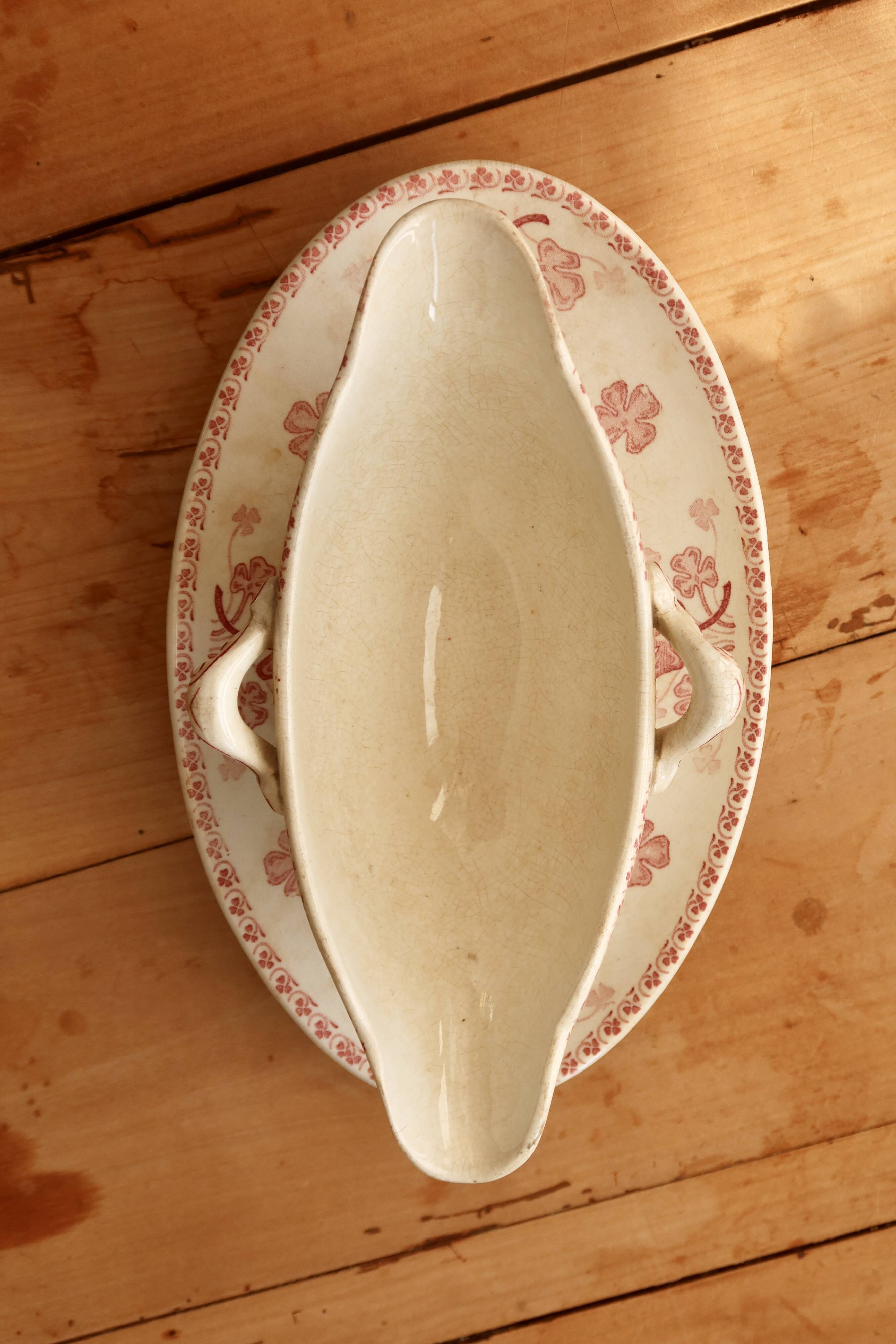 Antique sauceboat made of red ironstone, Lunéville model Lucien.