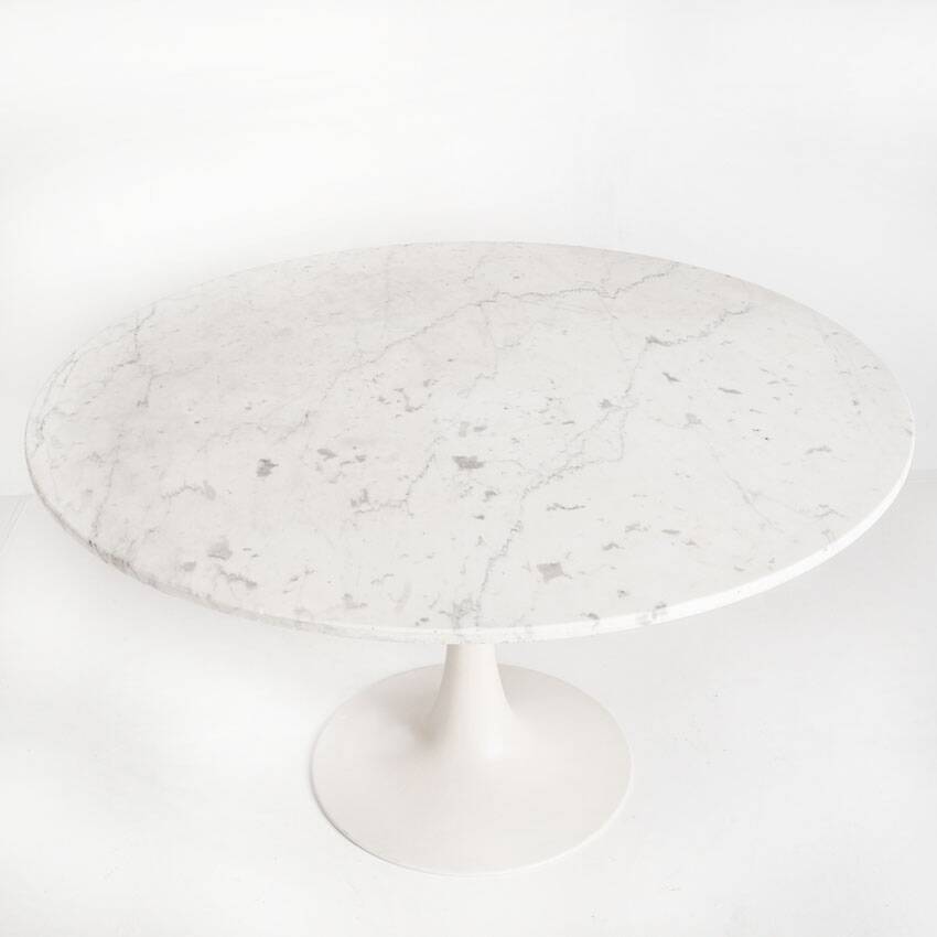 Vintage table with tulip base in white marble and Grosfillex base. France, 1960s