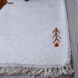 Moroccan rug in natural wool, 250cm x 150cm