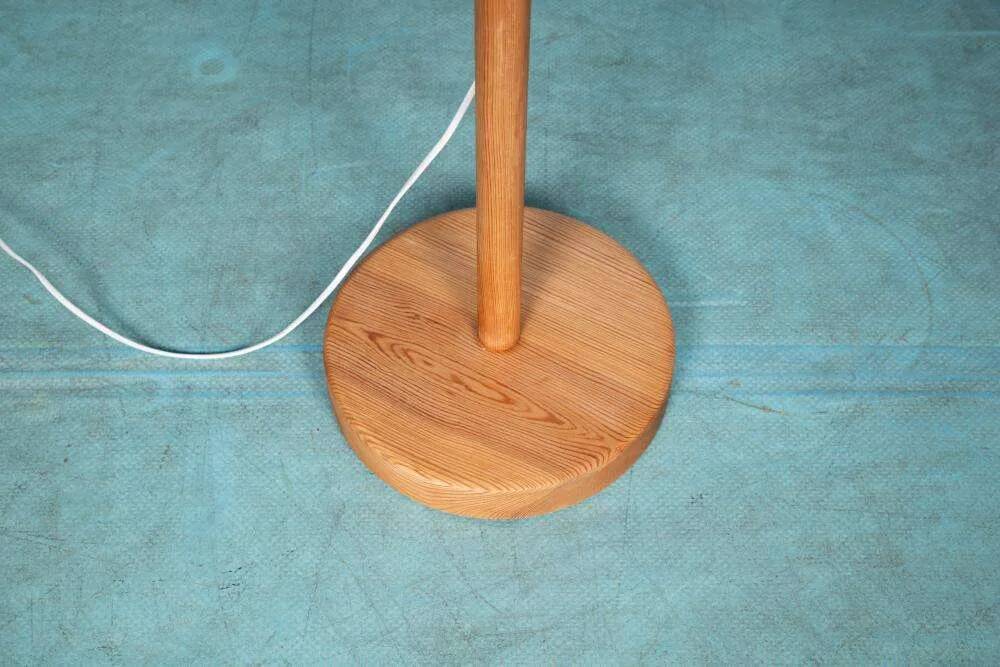 Minimalist Scandinavian floor lamp Carl Malmsten in pine, Sweden