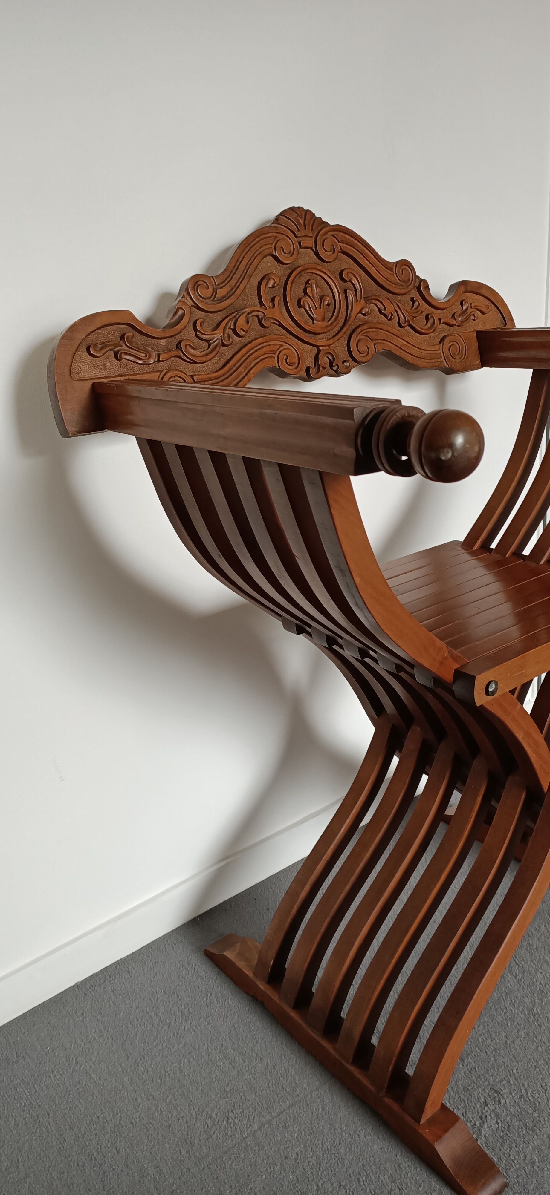 Fauteuil savonarola italien