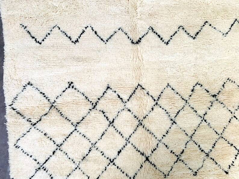 Traditional Moroccan Berber rug handmade size 150 x 250 cm