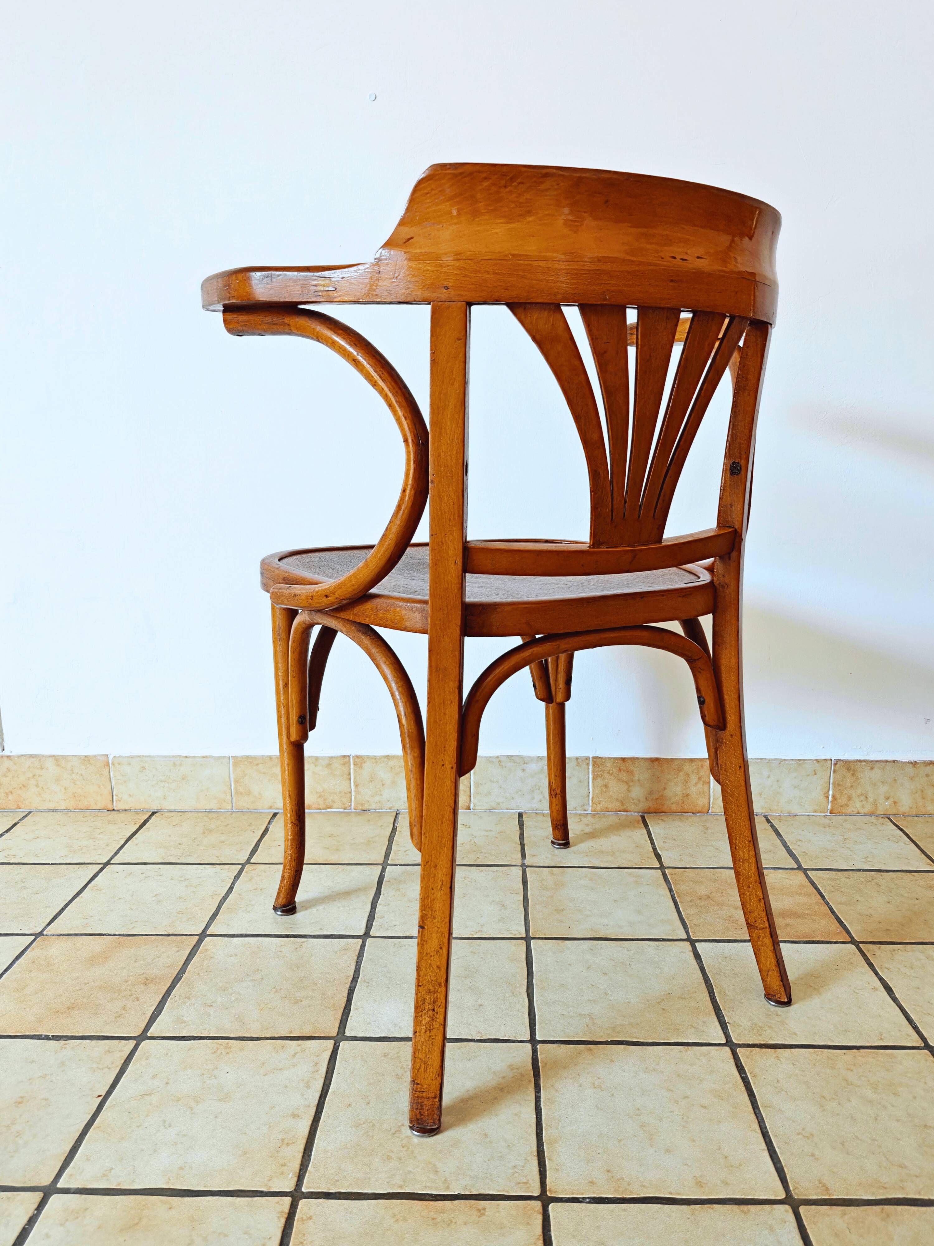 Art Nouveau office chair with curved wood attributed to J&J Kohn, 704 1/2 4V