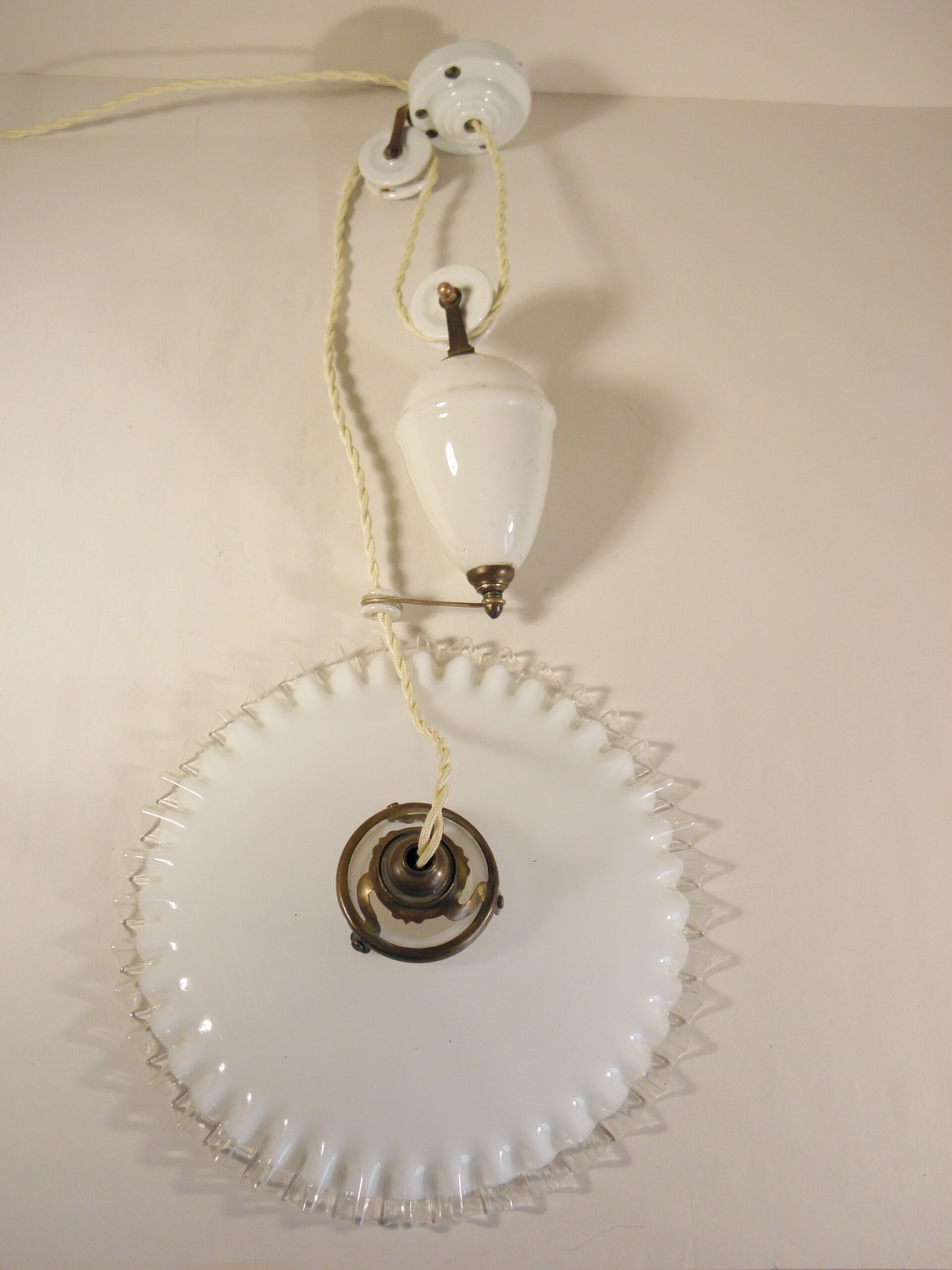 Suspension "rise and fall" in opaline