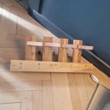 Articulated vertical wall coat rack