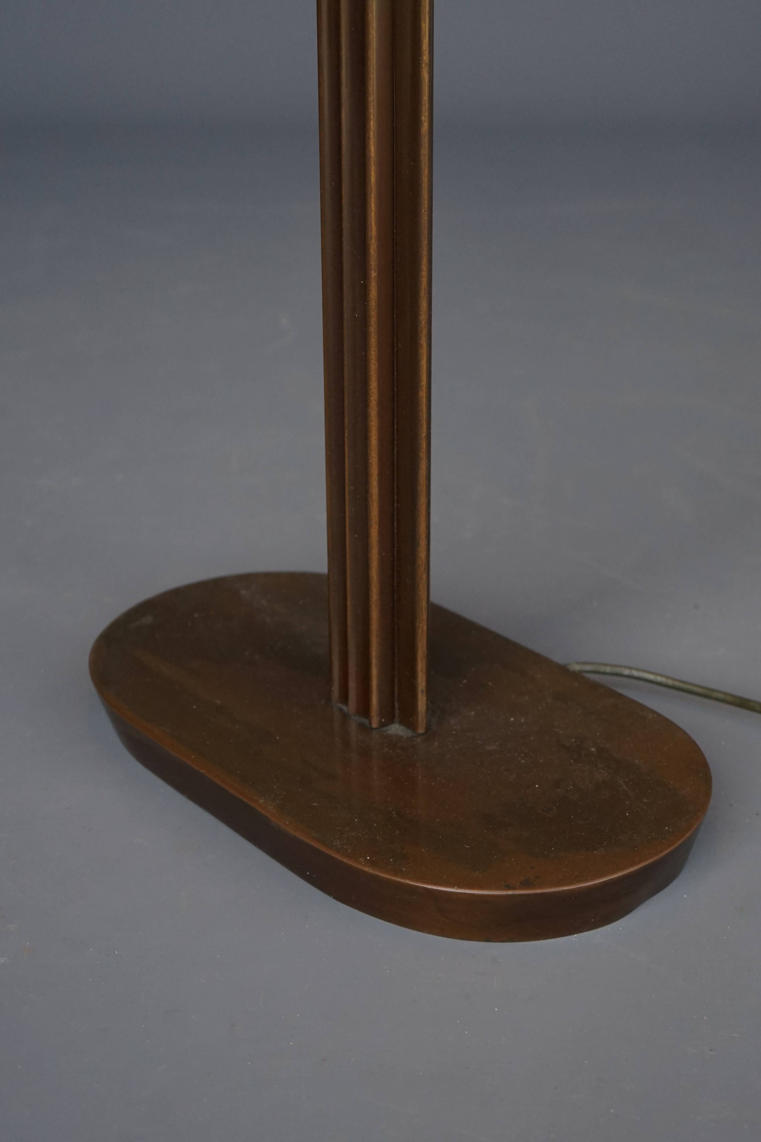 Lampadaire français en bronze. Années 1970