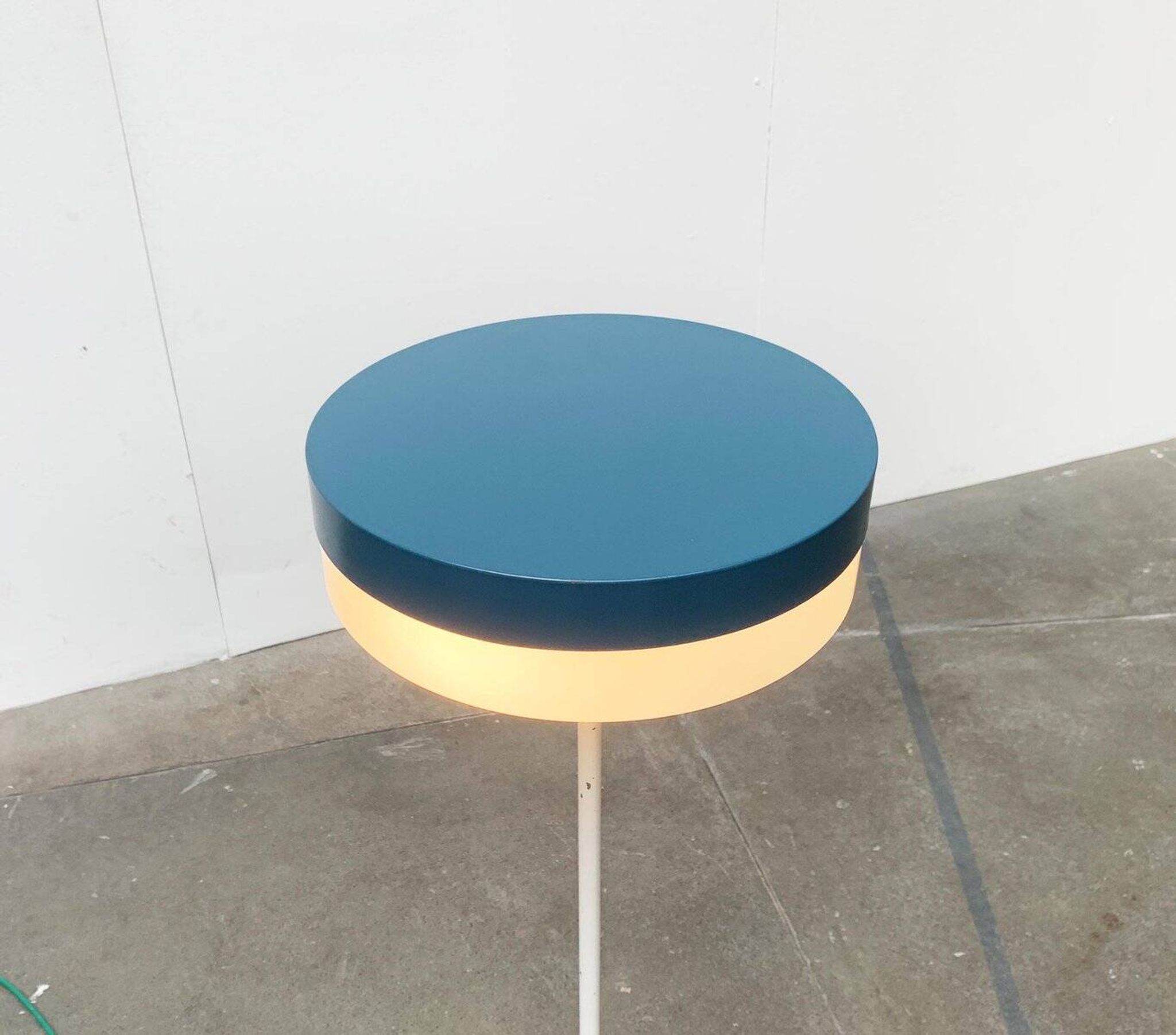 Lampadaire minimaliste de Bega, Allemagne