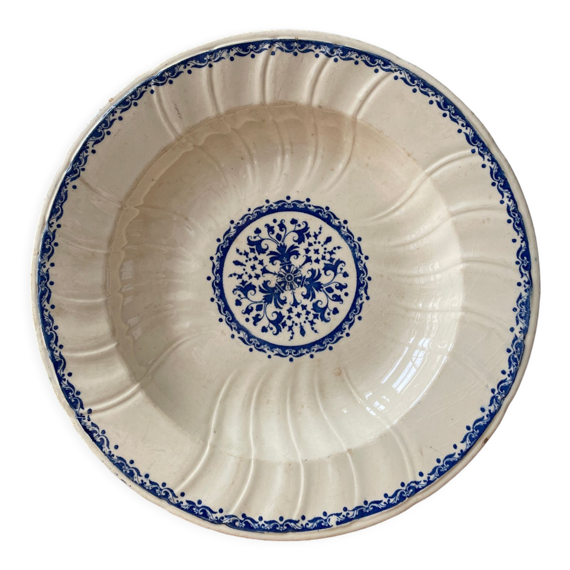 Round hollow dish nineteenth in gien earthenware