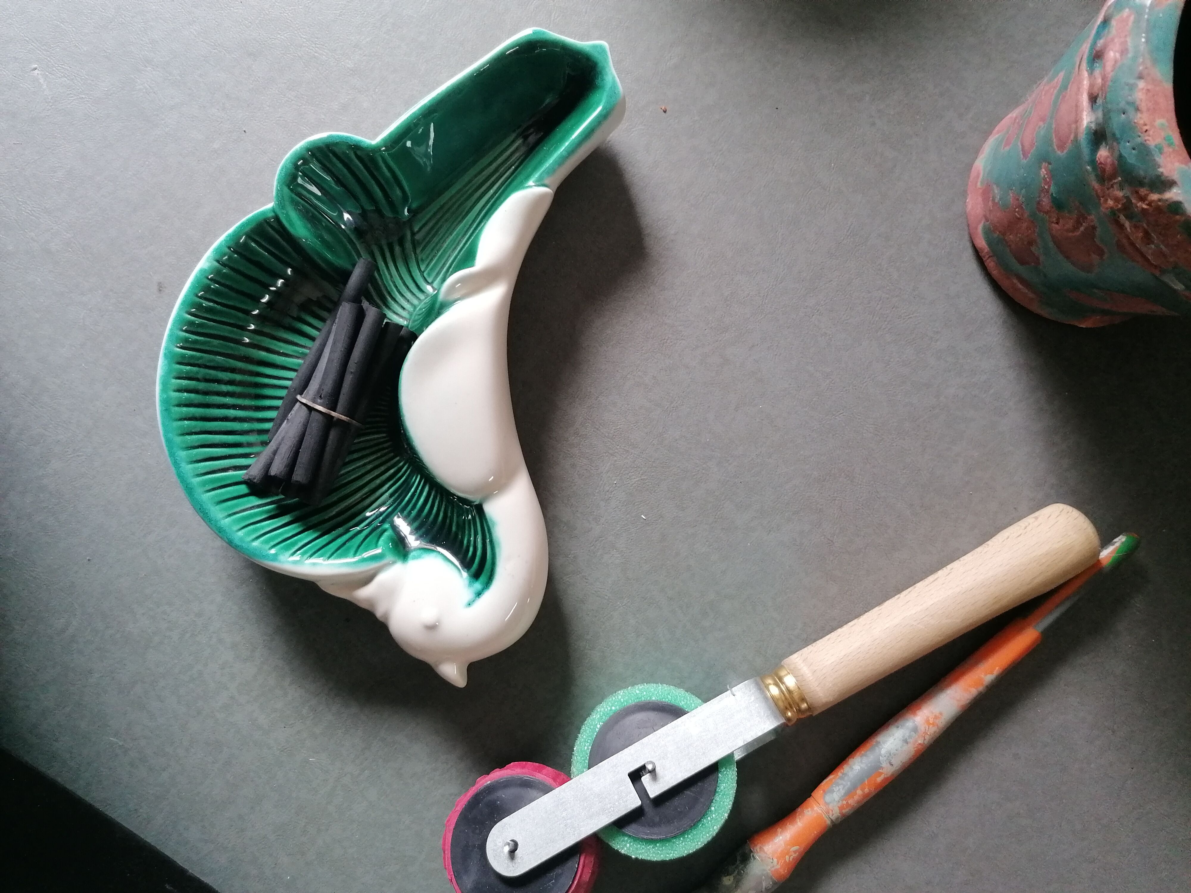 Empty green and white ceramic bird pocket