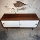 Buffet vintage Pastoe – Placage wengé et portes coulissantes blanches