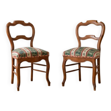 Pair of antique Louis XV style chairs in wood and floral fabric.