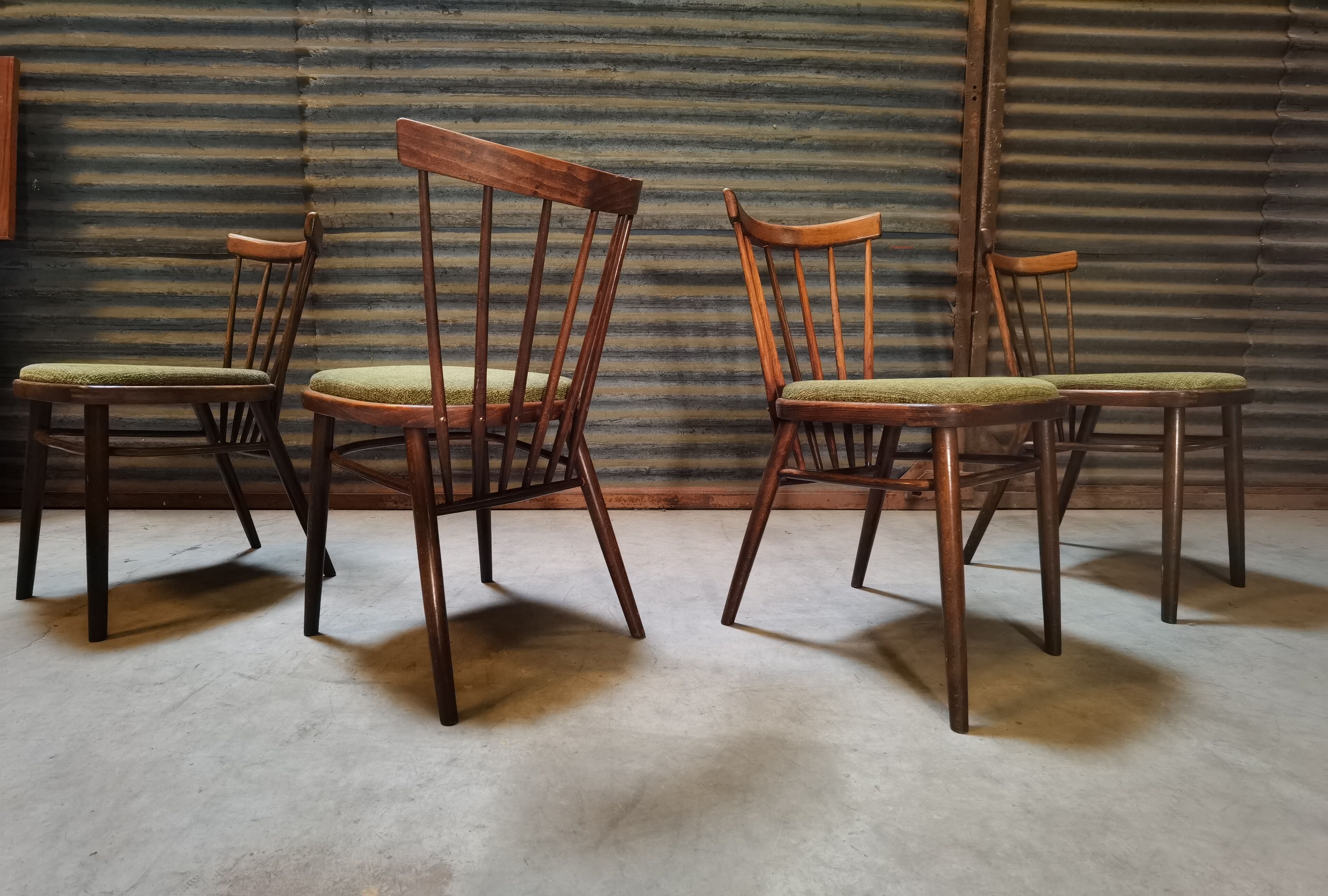 Suite de 4 chaises Antonin Suman pour Tatra Nabytok 1960