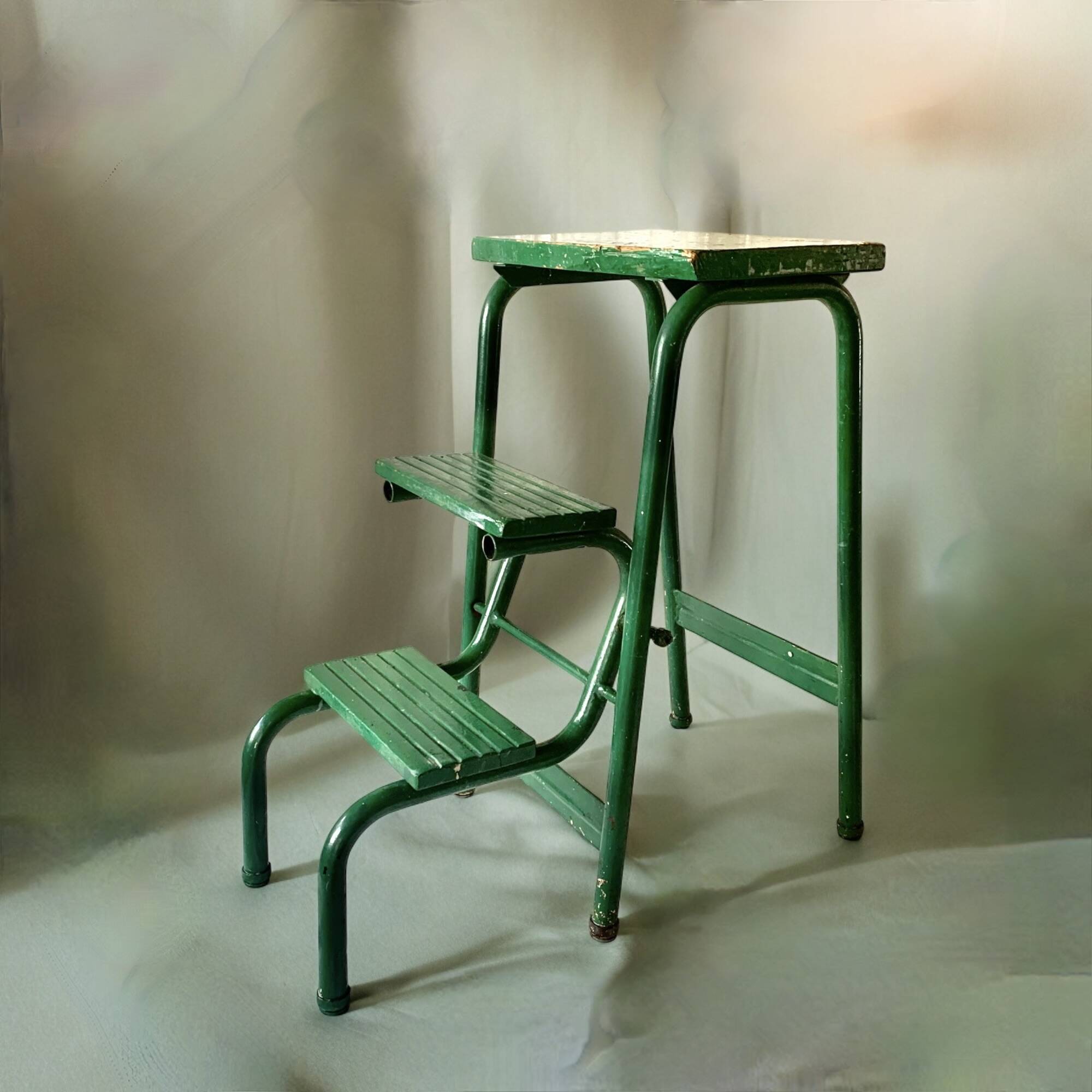 Vintage stepladder in green painted wood and steel