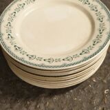 10 plates, a tureen, a fruit cup
