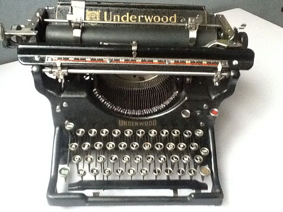 Machine à écrire ancienne Underwood n°3.12 in