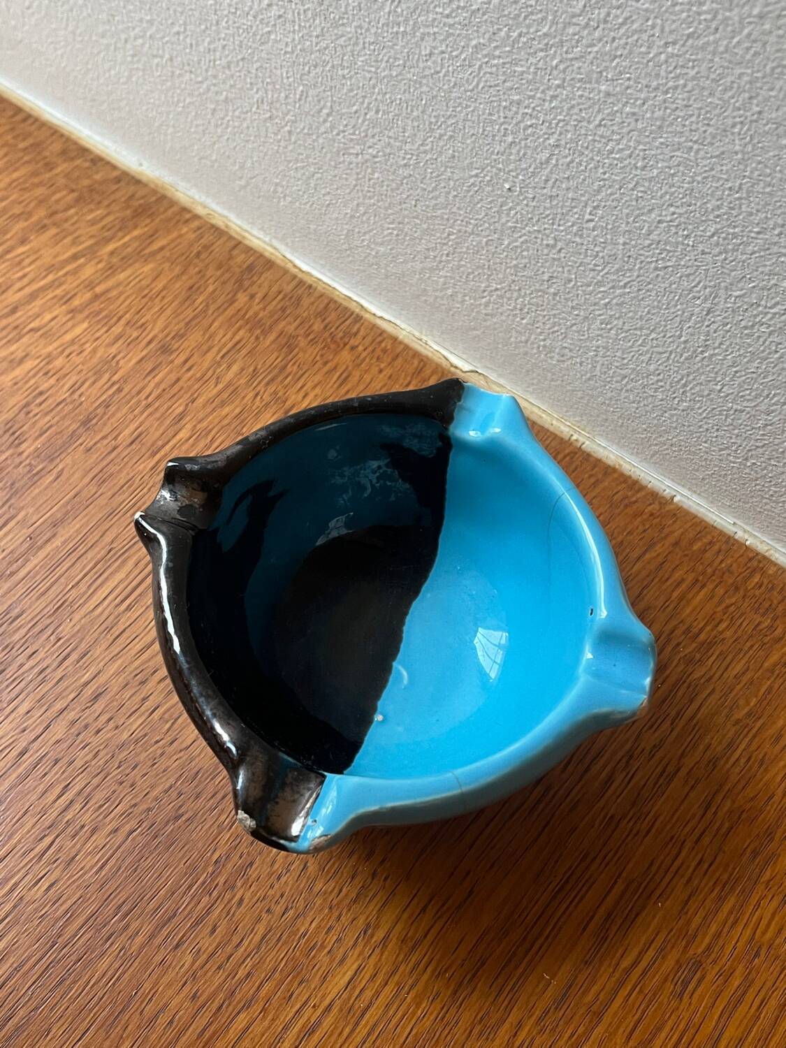 Cendrier bicolore en céramique