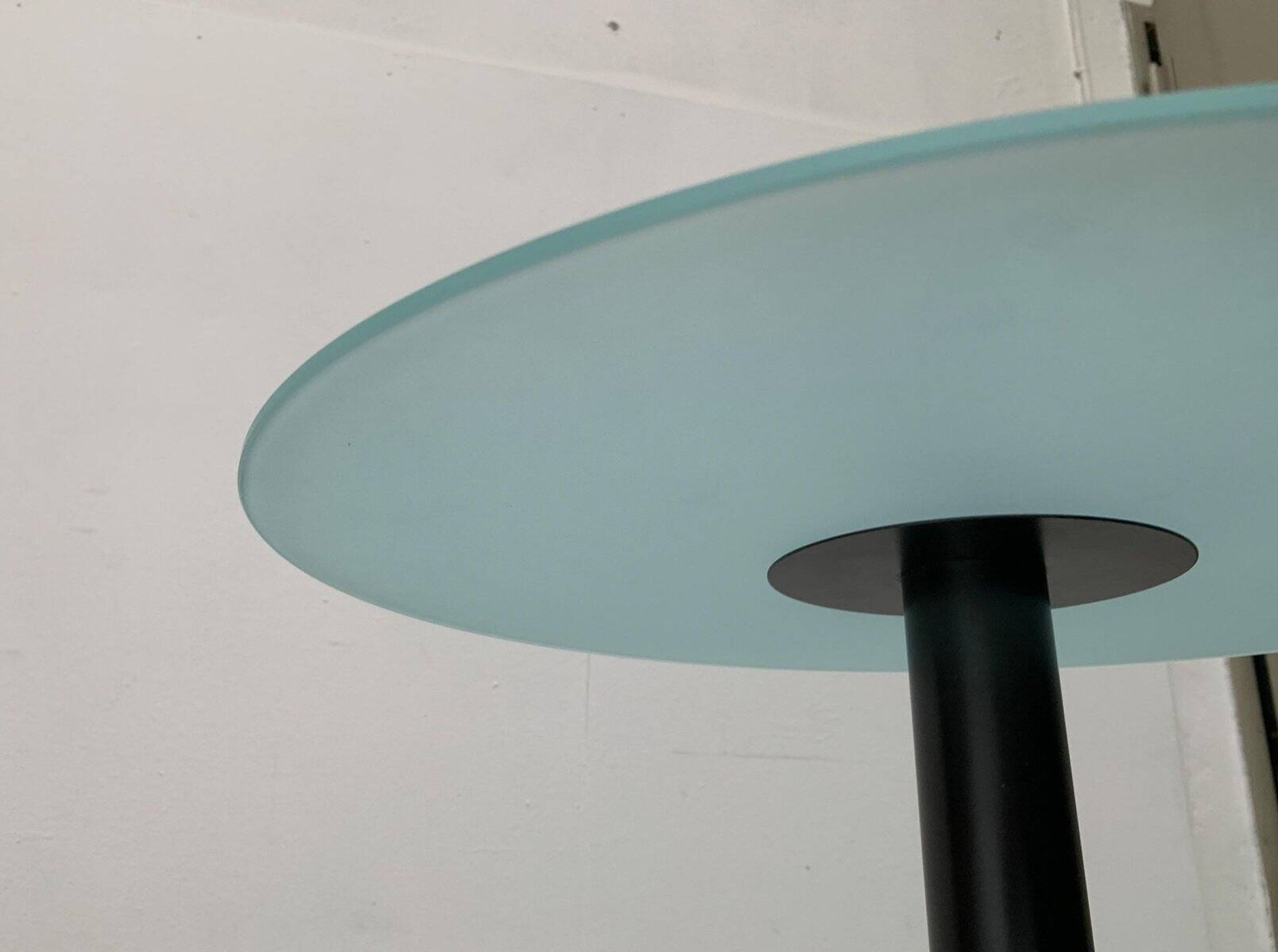 Table d'appoint postmoderne vintage d'Ikea